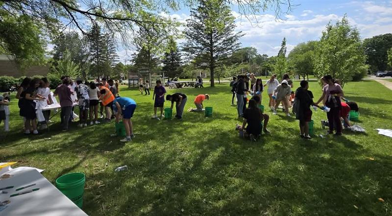 23f49037-817e-455d-bc99-94675d63c865-1 #SmallWins donates 650 t-shirts to a school for a tie-dying event.
